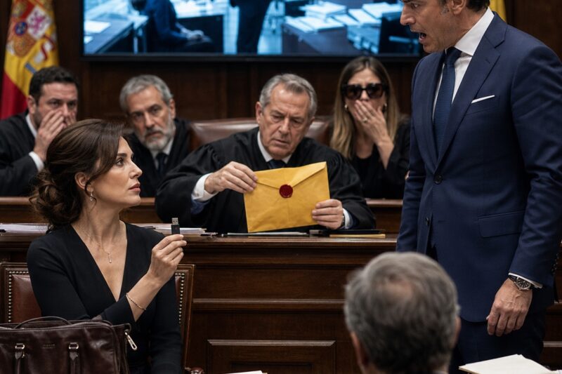 El día que mi marido firmó el divorcio sonriendo para quedarse con el imperio de mi padre, un juez abrió un sobre sellado y toda la sala descubrió la trampa que él nunca imaginó