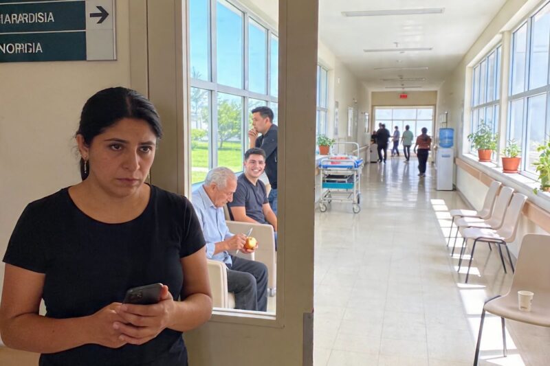 Mi esposo me llamó a medianoche, llorando: su papá se estaba muriendo de un derrame, que le transfiriera los trescientos mil pesos y que ni se me ocurriera aparecer en el hospital.